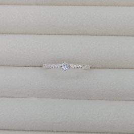 ANILLO DE PLATA CINTILLO FINO CON LADOS DE MICROPAVE