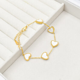 PULSERA DE ACERO DORADO 5  CORAZONES C/NACAR