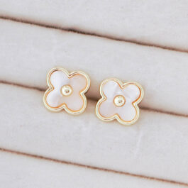 ARO DORADO PASANTE TREBOL TIPO NACAR