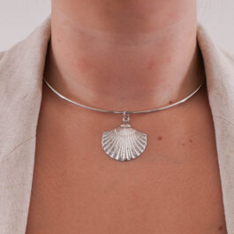 CHOCKER RIGIDO PLATEADO C/DIJE DE MAR