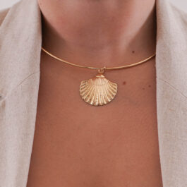 CHOCKER RIGIDO DORADO C/DIJE DE MAR