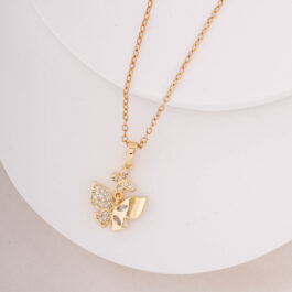 COLLAR C/CADENA DE ACERO DORADO C/MARIPOSA MULTI-STRASS