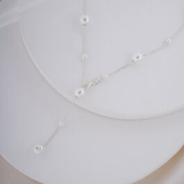 CORBATERO PLATEADO DE PERLAS GRANDES Y CHICAS