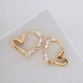 ARGOLLA DE ACERO DORADO CORAZON CON 8 CUBIC DE FRENTE