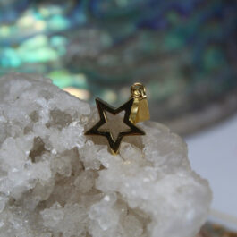 DIJE DE ACERO DORADO ESTRELLA CALADA CHICA