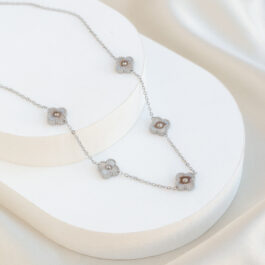 COLLAR DE ACERO 5 TREBOL FACETADAS C/BOLITAS 40 +5 CM