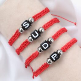 PULSERA DE HILO ROJO C/LETRA