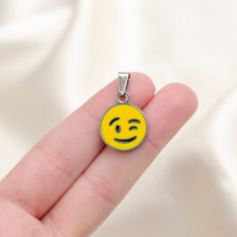 DIJE DE ACERO CARITA DE EMOTICON ESMALTADA