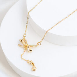 COLLAR DE ACERO DORADO DE MOÑO TIPO CORBATERO