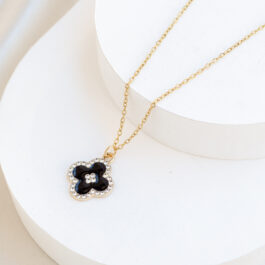 COLLAR DE ACERO DORADO TREBOL NEGRO C/STRASS