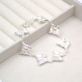 PULSERA DE ACERO BLANCO CON FORMAS DE MARIPOSA