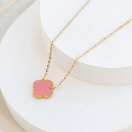 COLLAR ACERO DORADO TREBOL MULTI-STRASS Y REVERSO ESMALTADO ROSA