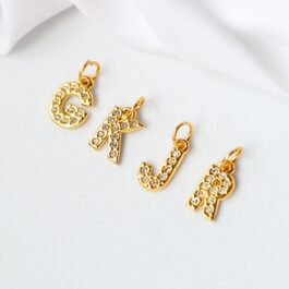DIJE DE ACERO DORADO INICIAL C/STRASS