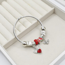 PULSERA TIPO PANDORA PLATEADA CORAZON CRISTAL ROJO Y ABEJA