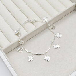PULSERA DE ACERO BLANCO C/DIJES COLGANTES