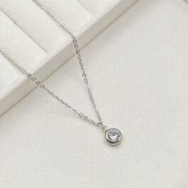 COLLAR DE ACERO C/ UN CUBIC REDONDO COLGANDO