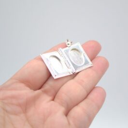 DIJE RELICARIO GHELLER TIPO BIBLIA