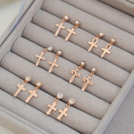 ARO DE ACERO ROSE STRASS C/CRUZ COLGANTE
