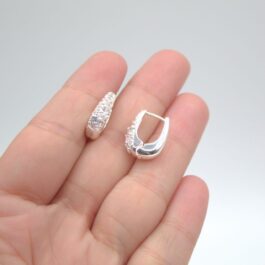 ARGOLLA PLATEADA OVALADA MICROPAVE C/ CUBIC GRANDES Y CHICOS