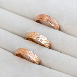 ANILLO DE ACERO ROSE TIPO ALIANZA FACETADA X3