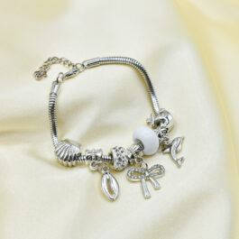 PULSERA TIPO PANDORA PLATEADA C/DIJE DE MOÑO Y OSTRAS