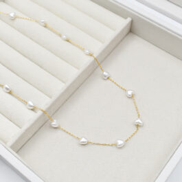COLLAR DE ACERO DORADO FINO CORAZONES DE PERLA