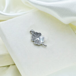 DIJE DE ACERO TREBOL C/ TALLO Y STRASS