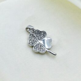 DIJE DE ACERO TREBOL C/ TALLO Y STRASS