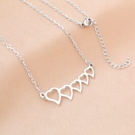 COLLAR EN ACERO LINEA DE CORAZONES