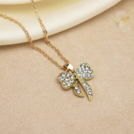 COLLAR DORADO CON MOÑO MULTI STRASS