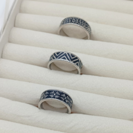 ANILLO DE ACERO P/HOMBRE C/DETALLES NEGROS X3