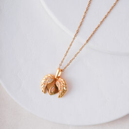 COLLAR DE ACERO DORADO C/DIJE CORAZON C/ALITAS MOVILES
