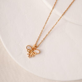 COLLAR C/CADENA ACERO DORADO Y MOÑO C/NACAR