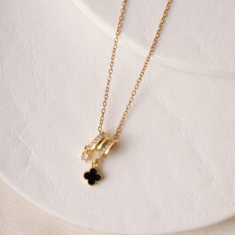 COLLAR C/CADENA ACERO DORADO Y SIMULACION DE DONA C/TREBOL