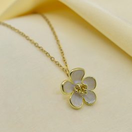 COLLAR DE ACERO DORADO C/DIJE FLOR DE 5 PETALOS TIPO NACAR