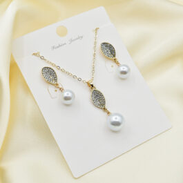 CONJUNTO DORADO C/ HOJA MICROPAVE Y PERLA COLGANDO