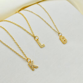 COLLAR DE ACERO DORADO C/INICIALES MULTISTRASS
