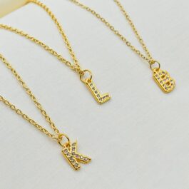COLLAR DE ACERO DORADO C/INICIALES MULTISTRASS
