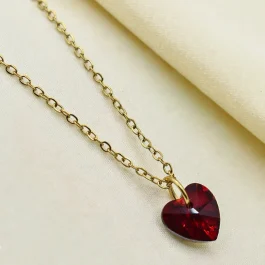 COLLAR DE ACERO DORADO C/DIJE CRISTAL SWAROSVKY ROJO