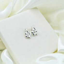 ARGOLLAS DE ACERO BLANCO CON COLGANTES INFLADOS FLOR