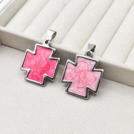 DIJE DE ACERO CRUZ DEL EQUILIBRIO ESMALTADA MEDIANA