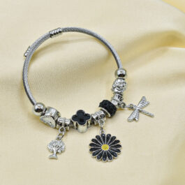 PULSERA TIPO PANDORA PLATEADA MARGARITA NEGRA