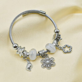 PULSERA TIPO PANDORA FLOR DE 6 PELALOS Y DONAS BLANCAS
