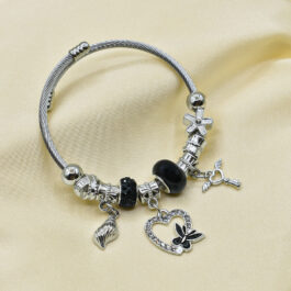 PULSERA TIPO PANDORA CORAZON CALADO C/MARIPOSA NEGRA