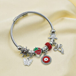 PULSERA TIPO PANDORA PLATEADA FRUTILLA Y OJITO ROJO