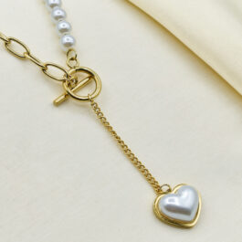 COLLAR DE ACERO DORADO CON PERLA CORAZON