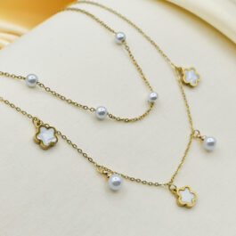 COLLAR DE ACERO DORADO DOBLE C/ FLORES Y PERLAS