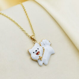 COLLAR DORADO PERRO BLANCO TIPO CANICHE