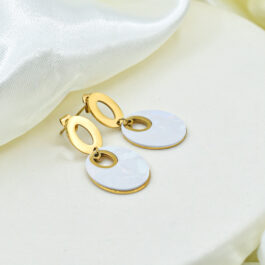 AROS DE ACERO DORADO OVALADO COLGANTE C/ NACAR