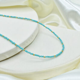 COLLAR CRISTAL DE ROCA COLOR TURQUESA C/ BOLITAS DORADAS